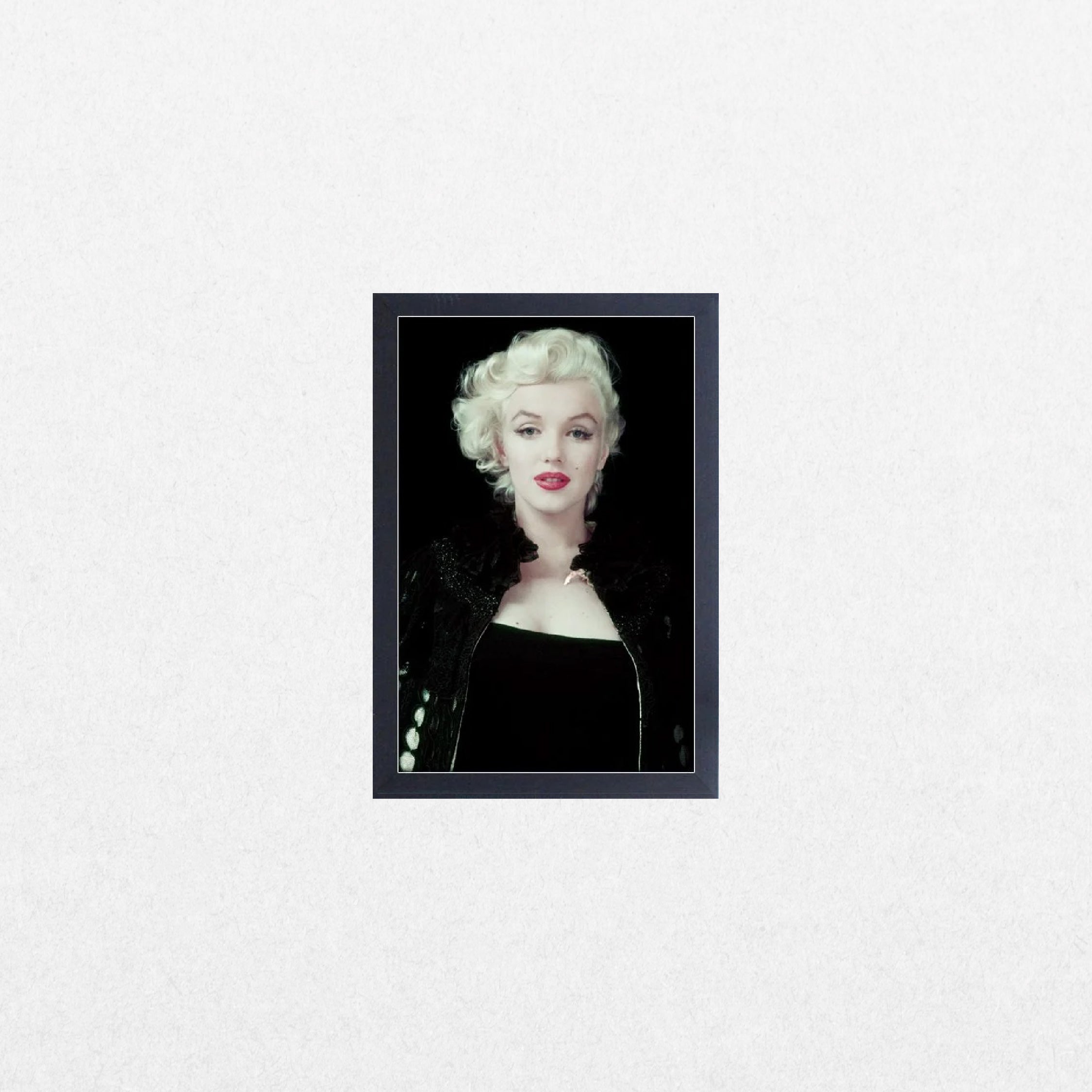 Marilyn Monroe - Poised